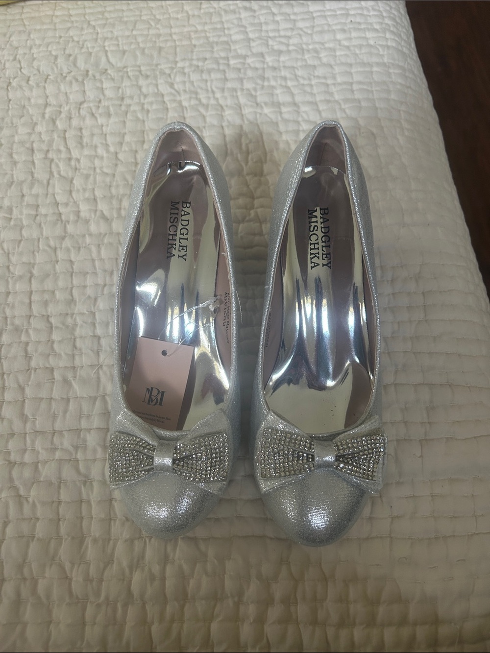 Badgley Mischka silver bow sparkle heeled shoes for girls. Size 2